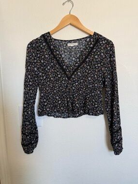 Aeropostale Black Floral V-Neck Long Sleeve Top